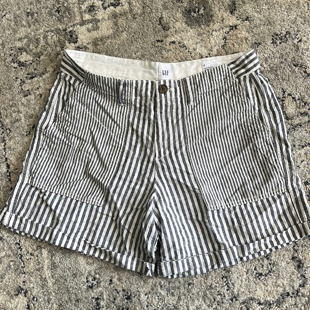 GAP shorts
